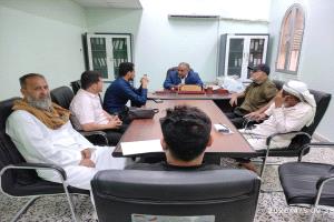 رئيس هيئة مستشفى الرازي أبين يلتقي بمؤسسة نهد التنموية لبحث التعاون الصحي لإقامة مخيم جراحي