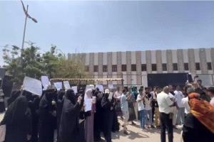 معلمون متعاقدون يرفعون صوتهم في عدن.. مطالبات بتثبيت رسمي وضمان الحقوق