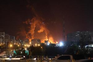 في هجوم غير مسبوق.. صواريخ إيران تضرب "ديمونة" وتُشعل حرائق واسعة في قلب تل أبيب