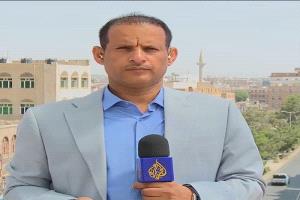 مليشيا الحوثي تعتدي على مراسل قناة الجزيرة وتوقف بثه في الحديدة.. فيديو