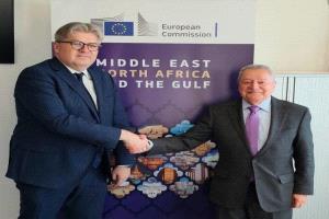 سفير بلادنا يبحث مع مسؤول أوروبي تعزيز العلاقات الثنائية