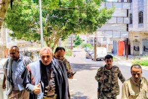 وكيل أول محافظة تعز يتفقد مناطق القنص شرق تعز ويبحث إجراءات حماية المدنيين