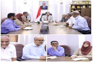 البكري يوجه باستكمال العمل في ملعب الشهداء وصرف مستحقات أندية أبين