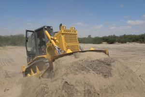 استمرار أعمال إعادة تأهيل عقمة السادة وسحيفة الماس وتصفية مجرى وادي أمهارية بدلتا أبين