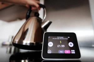 التضخم السنوي في بريطانيا يقفز إلى 3.3 % مع بدء ظهور آثار الحرب