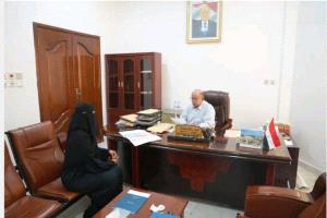 الخنبشي يطلع على سير عمل الإدارة العامة لبحوث التنمية الإدارية والتدريب بساحل حضرموت