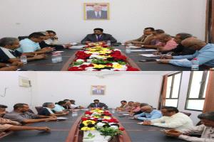 قطاع المعايير والجودة وإدارته العامة يناقشون آليات تطوير العمل الإداري والفني مع وزير التعليم الفني والتدريب المهني