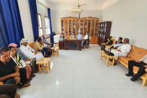 السقطري يلتقي كوادر كلية التربية والعلوم