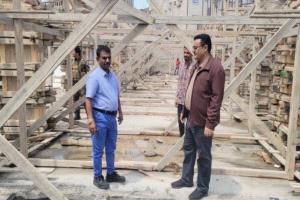 الداؤودي يتفقد الأعمال الإنشائية بمشروع بناء مدرسة الفقيد قاسم الحوثري في بلوك ( 12 )