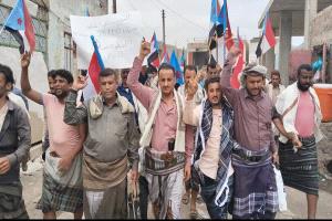 مسيرة جماهيرية في المسيمير تؤكد التمسك بالسلمية وتدعو لتعزيز وحدة الصف