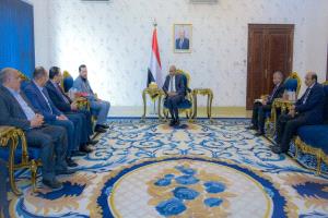 لقاء حكومي في معاشيق يناقش حلولا عاجلة ومستدامة لأزمة الكهرباء