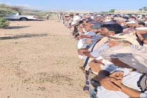 تشييع كبير وجنازة حاشدة لوالدة العميد سامي السعيدي في منطقة مكرارة بدثينة أبين