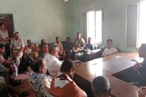 تحركات عاجلة لاحتواء أزمة المجاري في الحبيلين.. مدير عام ردفان يلتقي المتضررين