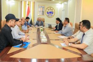 وزير النقل يناقش اوضاع مكاتب الوزارة في المحافظات المحررة