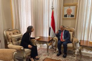 وزير التربية الدكتور(العبادي) يلتقي بالسفيرة الفرنسية لدى اليمن في الرياض
