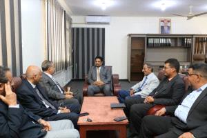 وزير التعليم الفني يناقش أهمية تعزيز التعاون بين التعليم الفني وجامعة عدن لتطوير العملية التعليمية