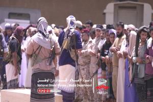 قيادة درع الوطن تؤدي الصلاة على جثمان المقدم فرج الأغبري