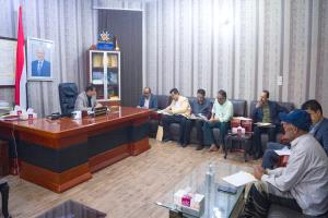 المحافظ بن الوزير يوجّه بضبط إيرادات القطاع السمكي وتعزيز الموارد المالية