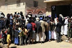 أوكسفام: أسر يمنية تضطر لبيع ممتلكاتها وإخراج أطفالها من المدارس لتأمين لقمة العيش