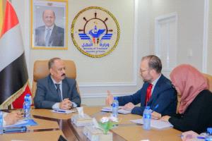 الوزير العمري يبحث مع مستشار المبعوث الأممي سبل دعم وتطوير قطاعات النقل