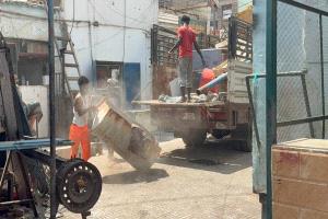 عدن.. تدشين حملة لإزالة التعديات على الطرقات العامة بالمعلا