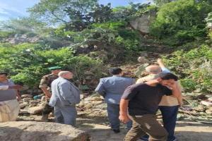 وكيل أول محافظة تعز يتفقد أضرار السيول في منطقة المجلية بمديرية القاهرة