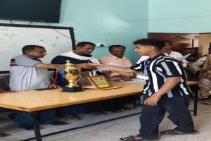 مأمور خنفر يكرّم أبطال التفوق العلمي والرياضي ويؤكد ريادة المديرية في أبين