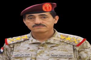 عاجل :اتصال من وزير الدفاع بمحافظ الضالع بعد حادثة إطلاق النار داخل مكتبه