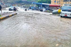 الدفاع المدني في تعز يجدد التحذير من مخاطر الأمطار والسيول ويدعو لرفع إجراءات السلامة