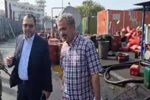 وزير الكهرباء  يجري زيارة ميدانية مفاجئة لمحطة الملعب ويوجه بإصلاح عدادات الوقود