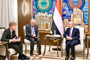 العليمي: استعادة الدولة "سلماً أو حرباً" خيارنا الأول.. ولا سلام مستدام دون كبح طموحات طهران