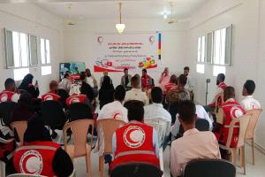 الهلال الأحمر بأبين ينظم ندوة صحية توعوية تحت شعار "الصحة للجميع"