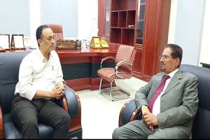 مدير عام صحة عدن يناقش مع وكيل المحافظة عبدالحكيم الشعبي أوضاع القطاع الصحي
