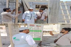 المدير التنفيذي لمؤسسة السبيل يتفقد سير العمل بمشروع مدرسة الخنساء في أبين