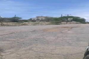 طريق "حجر" المنسي.. شريان حياة يتحول إلى معاناة يومية في ظل الإهمال