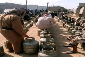طوابير لا تنتهي في مأرب.. أزمة غاز خانقة تعود للواجهة مجدداً
