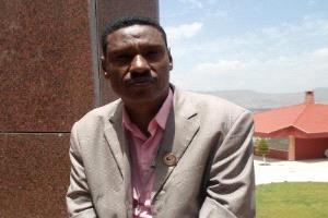 الحذيفي: سطوة السلاح تصنع النفوذ في اليمن وتحدد مكانة الأفراد