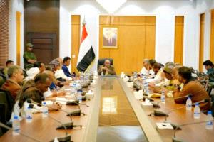 عضو مجلس القيادة محافظ حضرموت يؤكد أهمية التلاحم السياسي والمجتمعي خلال لقاء موسّع مع الأحزاب والمكونات