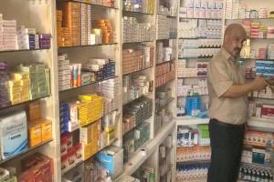 مكتب صحة عدن ينفذ نزولًا ميدانيًا لفرق الرقابة والتفتيش على الصيدليات في الشيخ عثمان