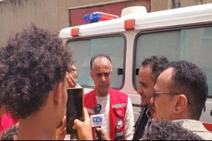 الهلال الأحمر اليمني ينقل جثمان الطفل أيلول عبر نقاط التماس في تعز