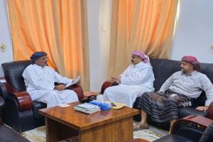 وكيل محافظة حضرموت المساعد يطلع من مدير عام مصلحة شؤون القبائل على نشاط المصلحة وخططها