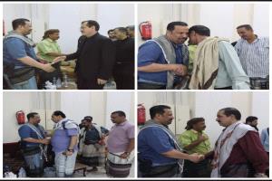 حشود كبيرة تقدمهم وزراء الدفاع والداخلية والرياضة يقدمون واجب العزاء للعميد سامي السعيدي واخوانه بوفاة والدتهم