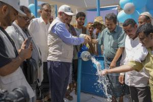 افتتاح بئر مياه يعمل بالطاقة الشمسية في لودر