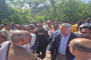 السفير الأوروبي يزور جبل حبشي ويؤكد: المياه مفتاح بقاء الزراعة في تعز