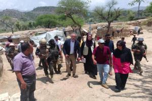 سفير الاتحاد الأوروبي يزور مديرية المعافر ويطلع على إحتياجات النازحين