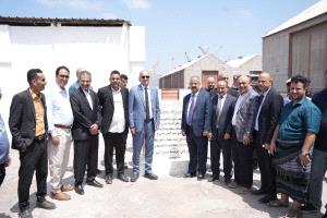 برعاية رئيس الوزراء.. العمري وأمزربة يضعان حجر أساس المرحلة الثانية لتطوير مداخل ميناء عدن