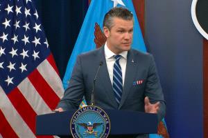 وزير الحرب الأمريكي: الحوثيون خارج الصراع