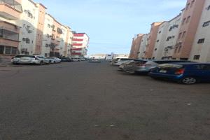 معاناة صامتة منذ ثلاث سنوات.. سكان حي الخيرات بعدن يرفعون شكوى عاجلة بسبب انقطاع المياه