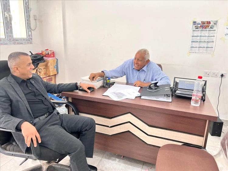 العُمري يتفقده مكتب الصناعة بالمنصورة ويوجه بتكثيف الجهود لحماية المستهلك خلال شهر رمضان المبارك