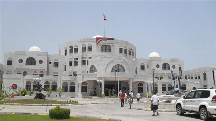 شخصيات اجتماعية ومحامون يدينون وتستنكرون اقتحام وتخريب صحيفة عدن الغد والاعتداء المسلح على موظفيها